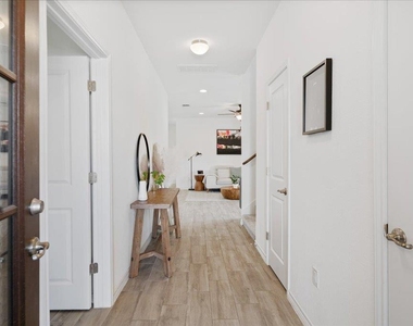 9015 Lookse Ln - Photo Thumbnail 11