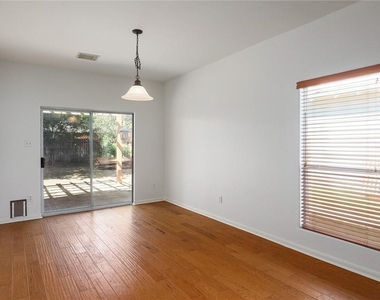 2125 Amur Dr - Photo Thumbnail 11