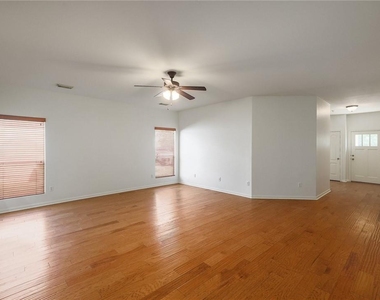 2125 Amur Dr - Photo Thumbnail 7