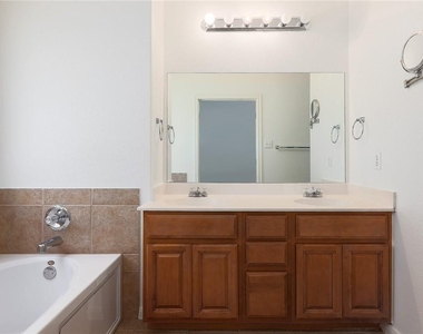 2125 Amur Dr - Photo Thumbnail 15
