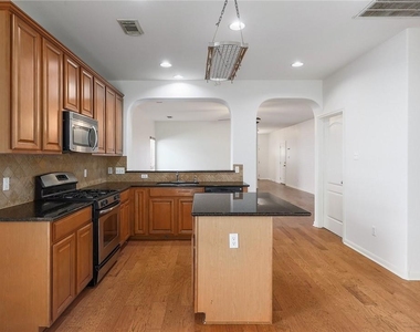 2125 Amur Dr - Photo Thumbnail 5