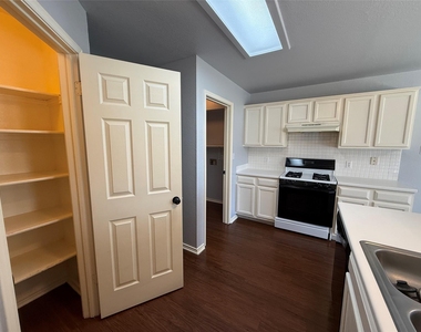 14704 Noya Dr - Photo Thumbnail 7