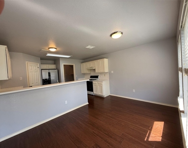 14704 Noya Dr - Photo Thumbnail 3