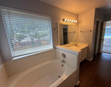 14704 Noya Dr - Photo Thumbnail 11