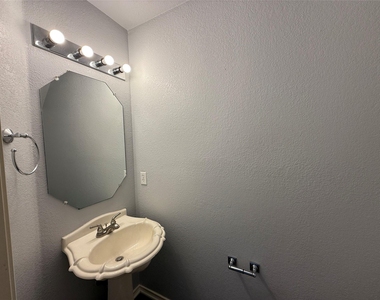 14704 Noya Dr - Photo Thumbnail 8