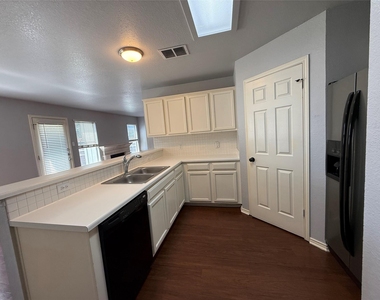 14704 Noya Dr - Photo Thumbnail 6