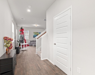 242 Barley Ln - Photo Thumbnail 3