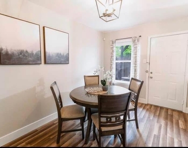 200 Laurel Dr - Photo Thumbnail 2