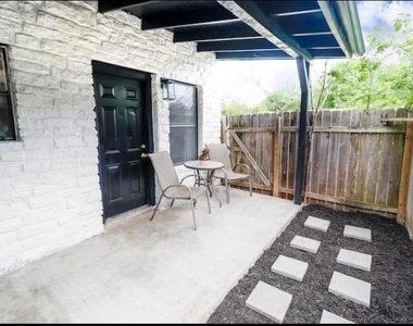 200 Laurel Dr - Photo Thumbnail 6