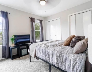 200 Laurel Dr - Photo Thumbnail 3