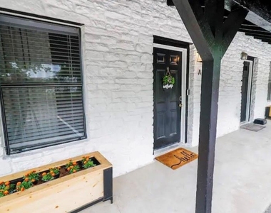 200 Laurel Dr - Photo Thumbnail 8