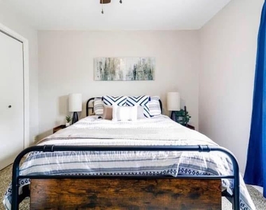 200 Laurel Dr - Photo Thumbnail 5