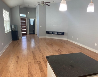 7205 Tybalt St - Photo Thumbnail 5