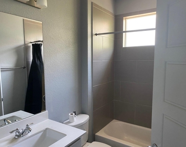 7205 Tybalt St - Photo Thumbnail 9