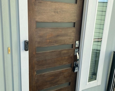 7205 Tybalt St - Photo Thumbnail 2