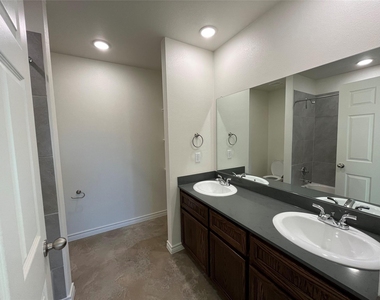 2316 Alterman Dr - Photo Thumbnail 3