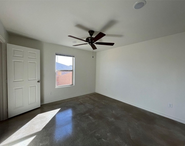 2316 Alterman Dr - Photo Thumbnail 4