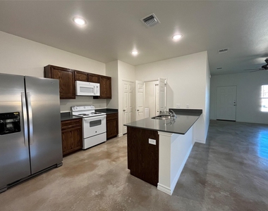 2316 Alterman Dr - Photo Thumbnail 7