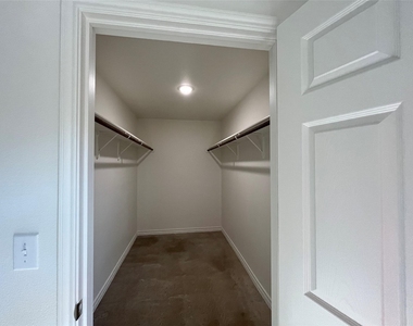 2316 Alterman Dr - Photo Thumbnail 8