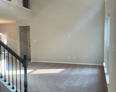 12809 Gilliland Ln - Photo Thumbnail 4