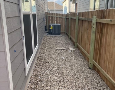 12809 Gilliland Ln - Photo Thumbnail 18