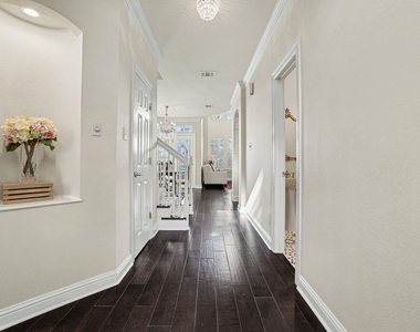 3800 Bailey Ln - Photo Thumbnail 5