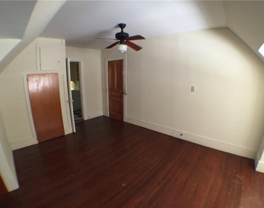 908 W 22 Nd St - Photo Thumbnail 2