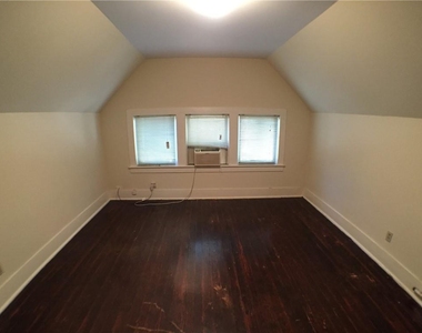 908 W 22 Nd St - Photo Thumbnail 8