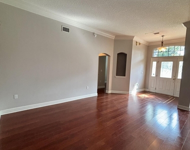 11827 Crusselle Drive - Photo Thumbnail 5