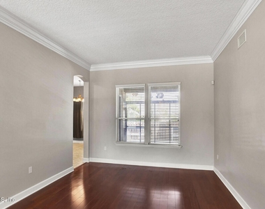 11827 Crusselle Drive - Photo Thumbnail 2