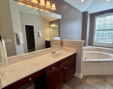11827 Crusselle Drive - Photo Thumbnail 21