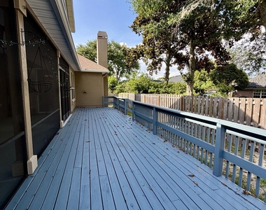 11827 Crusselle Drive - Photo Thumbnail 34