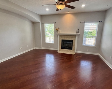 11827 Crusselle Drive - Photo Thumbnail 14