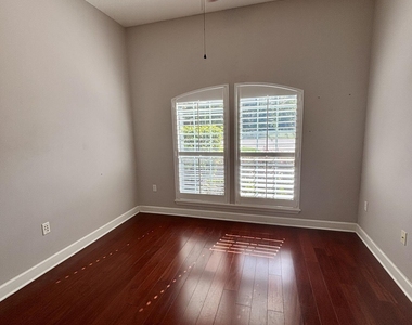 11827 Crusselle Drive - Photo Thumbnail 31