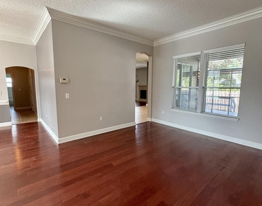 11827 Crusselle Drive - Photo Thumbnail 4