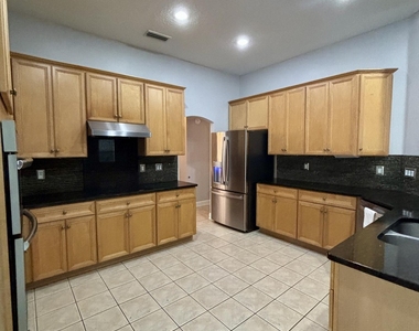 11827 Crusselle Drive - Photo Thumbnail 8