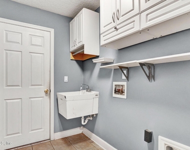 11827 Crusselle Drive - Photo Thumbnail 15