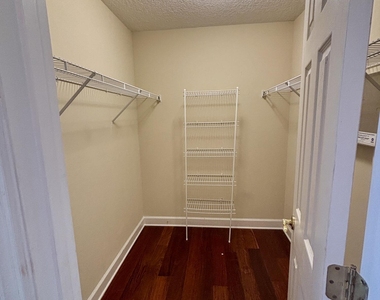 11827 Crusselle Drive - Photo Thumbnail 24