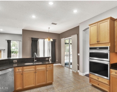 11827 Crusselle Drive - Photo Thumbnail 7