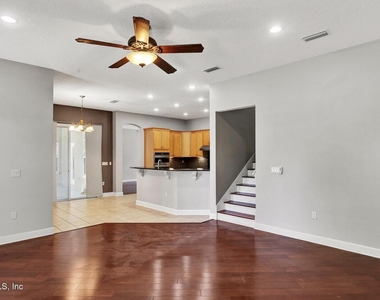 11827 Crusselle Drive - Photo Thumbnail 13