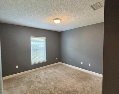 11827 Crusselle Drive - Photo Thumbnail 30