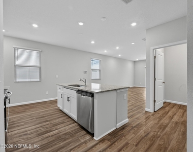 14757 Cashew Avenue - Photo Thumbnail 12