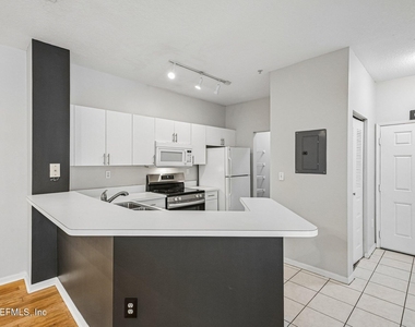 510 Florida Club Boulevard - Photo Thumbnail 16