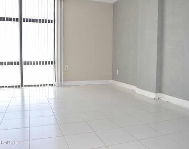 1301 S 1st Street - Photo Thumbnail 7