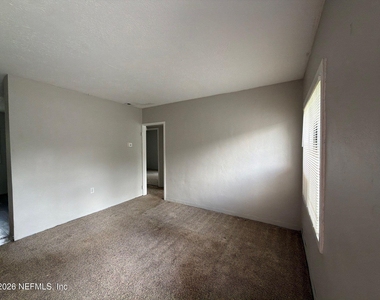 814 E 60th Street - Photo Thumbnail 2