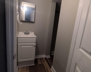 1551 W 33rd Street - Photo Thumbnail 7