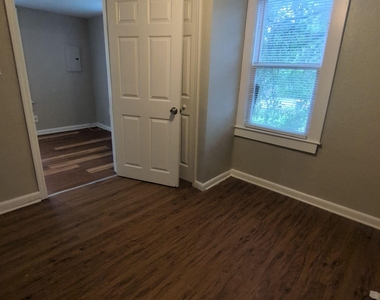 1551 W 33rd Street - Photo Thumbnail 4