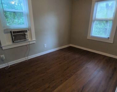 1551 W 33rd Street - Photo Thumbnail 3