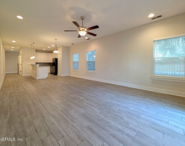 629 2nd Avenue S - Photo Thumbnail 2