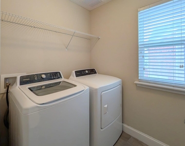 95 Silver Creek Place - Photo Thumbnail 11